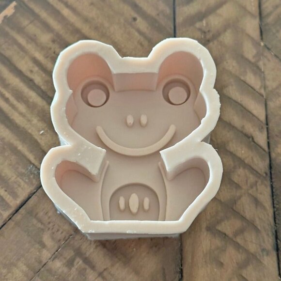3D Frog Silicone Mold - Food Grade - Soap Making - Epoxy Resin - Chocolate - Fon - Picture 2 of 3